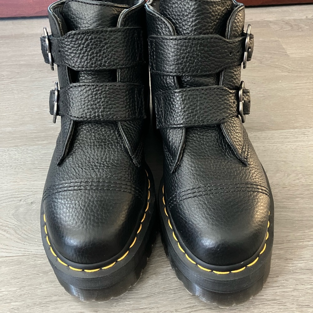 Dr. Martens Devon Flower Platform Boots Black Pebble Leather Women’s Size 9 - Picture 2 of 8